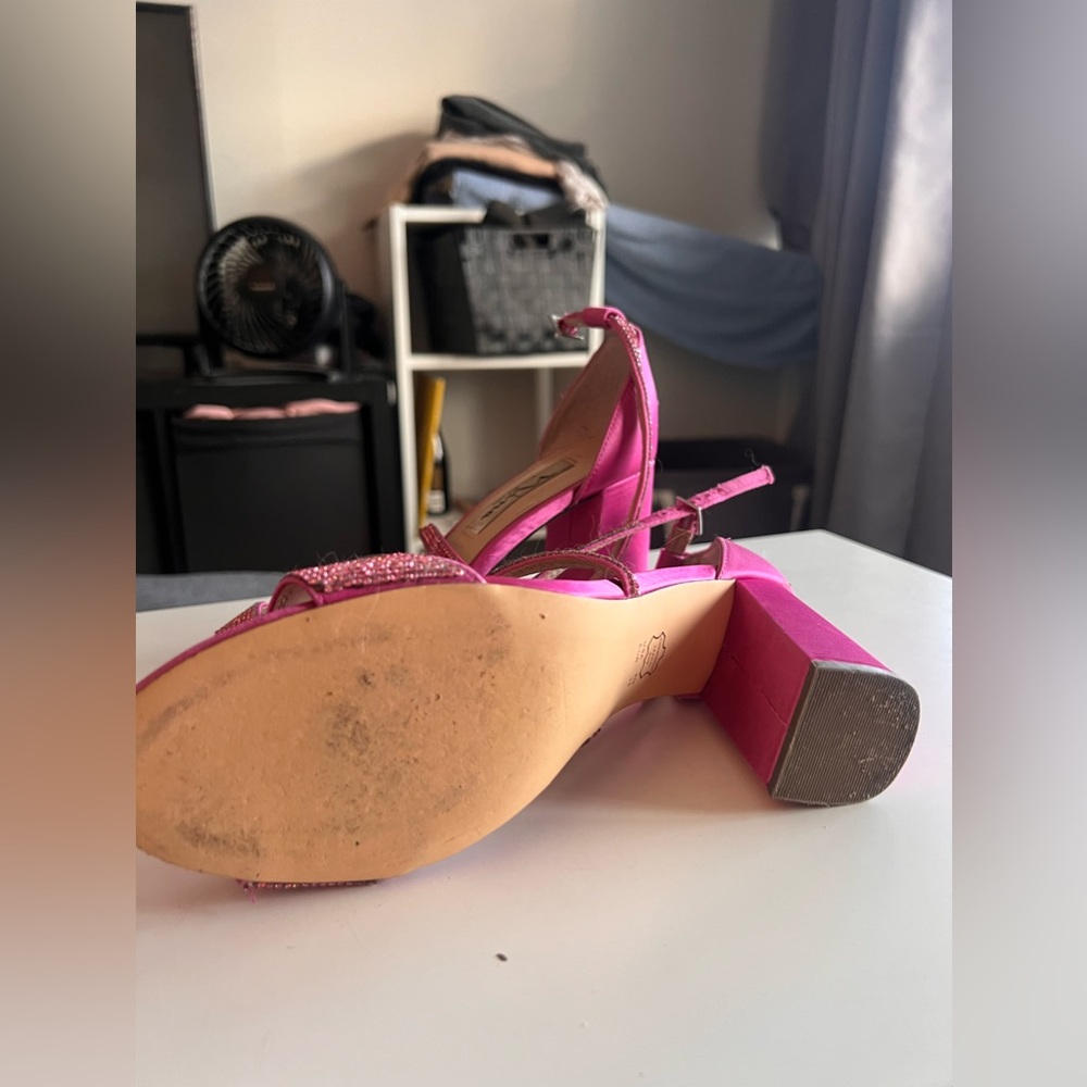 Pink High-heel - Picture 3 of 5
